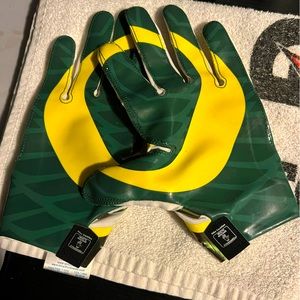 Nike Oregon Ducks football gloves